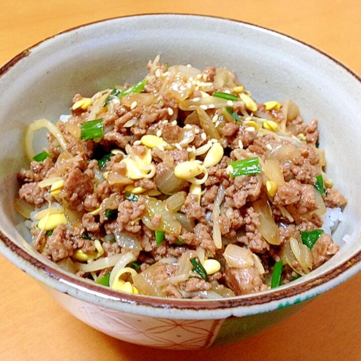 豆もやしと挽肉の餡かけ丼(/ω＼)